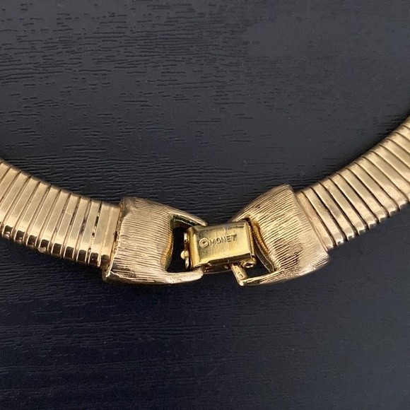Vintage Monet Gold Tone Necklace - Picture 9 of 9
